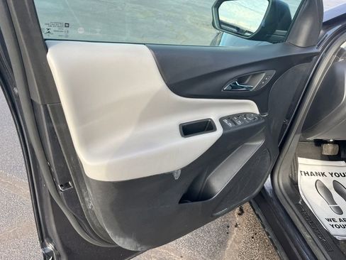 Used 2022 Chevrolet Equinox LS w/ LS Convenience Package image 17