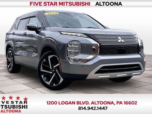 Used 2024 Mitsubishi Outlander SE image 1