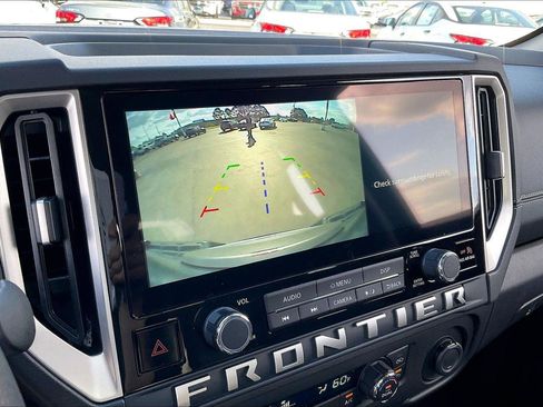 Used 2025 Nissan Frontier SV w/ SV Convenience Package RWD image 23