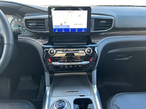 Used 2023 Ford Explorer Limited w/ Class IV Trailer Tow Package image 12