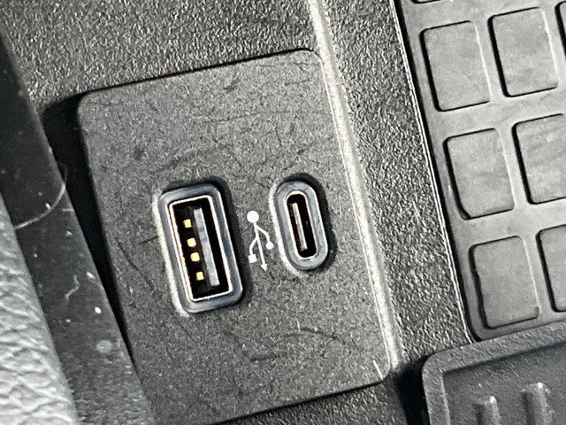 Used 2020 Ford Expedition XLT w/ Equipment Group 202A AWD/4WD image 29