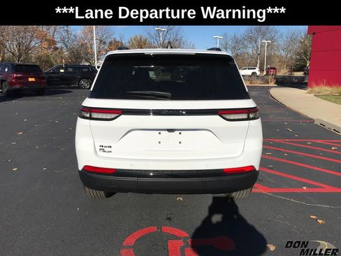 New 2025 Jeep Grand Cherokee Altitude image 6