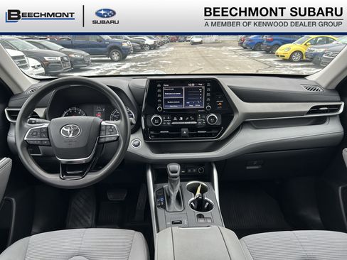 Used 2021 Toyota Highlander L image 9
