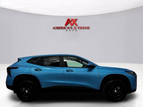 Used 2025 Chevrolet Trax LS w/ LS Convenience Package image 6