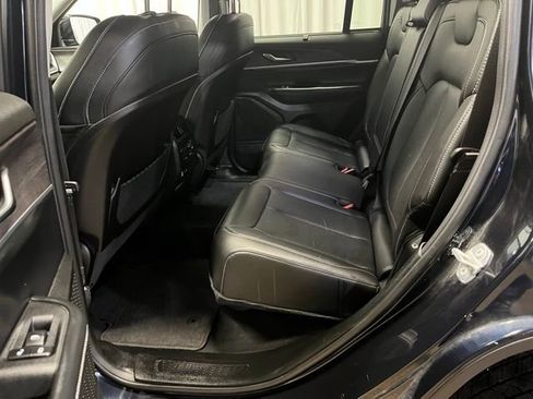 Used 2023 Jeep Grand Cherokee Limited w/ Luxury Tech Group II image 24