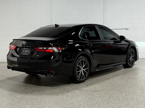 Used 2022 Toyota Camry SE FWD image 6
