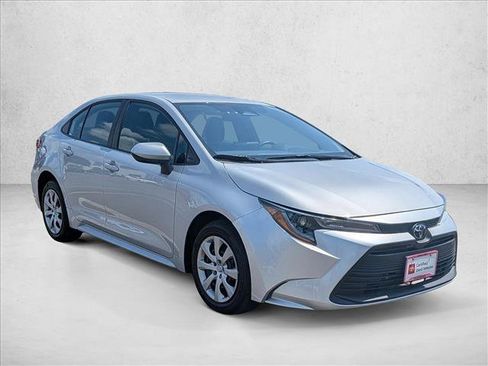 Used 2025 Toyota Corolla LE FWD image 3