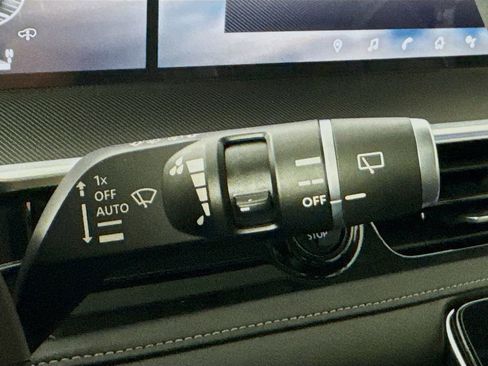 Certified 2025 INFINITI QX80 Luxe image 15