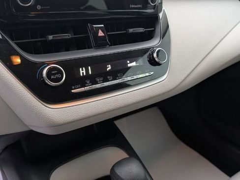 Used 2021 Toyota Corolla LE image 23