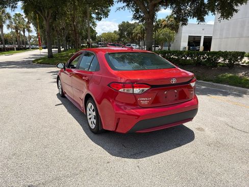 Used 2020 Toyota Corolla LE FWD image 3