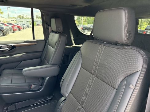 New 2026 Chevrolet Suburban High Country w/ Sun And Tow Package AWD/4WD image 11