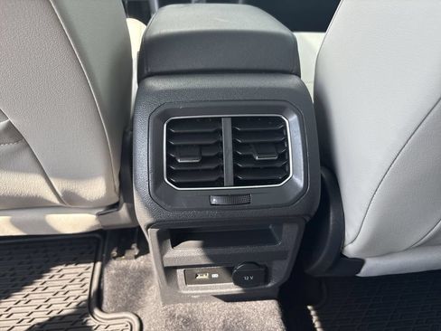 Used 2018 Volkswagen Tiguan SE w/ Panoramic Sunroof Package FWD image 20