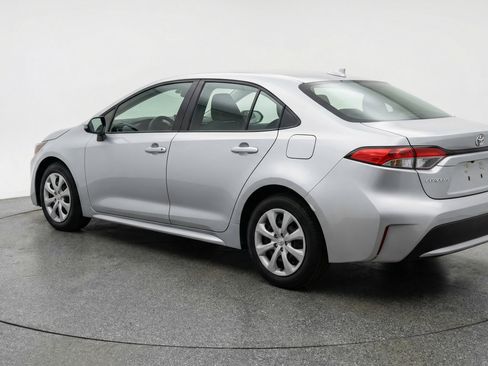 Used 2025 Toyota Corolla LE FWD image 6