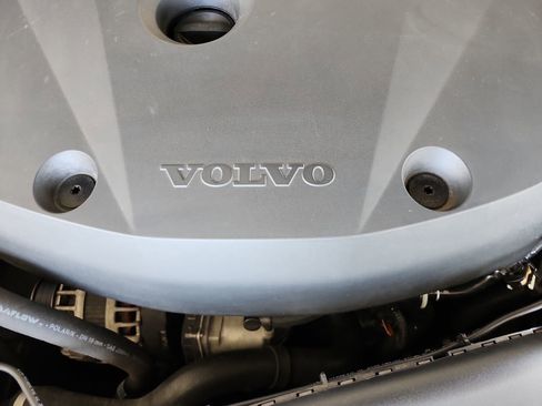 Used 2019 Volvo XC40 T5 R-Design image 22