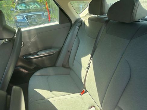 Used 2025 Kia K4 FWD image 30