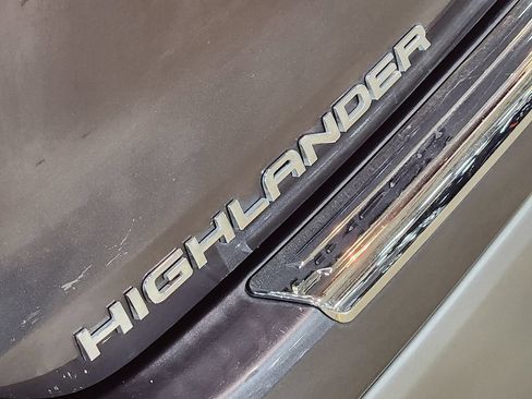 Used 2022 Toyota Highlander Platinum AWD/4WD image 25