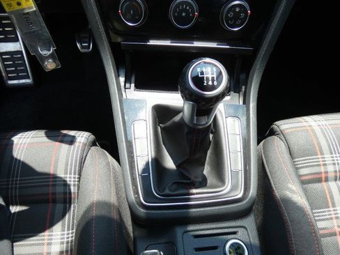 Used 2020 Volkswagen GTI S image 25