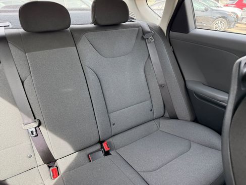 Used 2025 Kia K4 LXS image 38