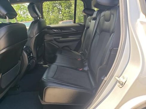 Used 2023 Jeep Grand Cherokee Altitude AWD/4WD image 12
