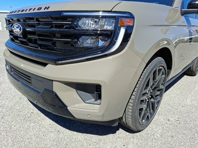 New 2027 Ford Expedition Platinum w/ Stealth Performance Package AWD/4WD image 9