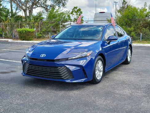 Used 2025 Toyota Camry LE w/ Convenience Package image 5