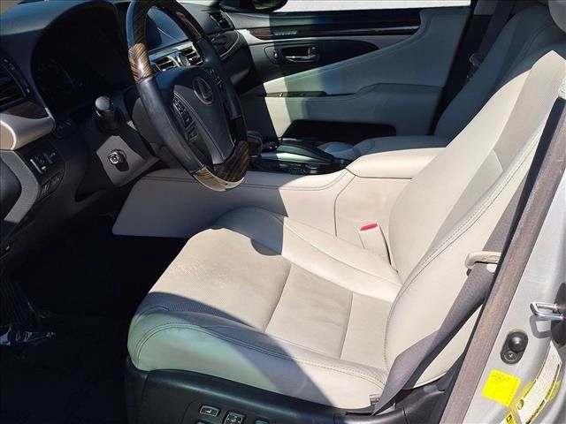 Used 2015 Lexus LS 460 w/ Comfort Package RWD image 16