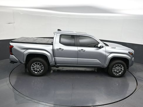 Used 2025 Toyota Tacoma Limited AWD/4WD image 20