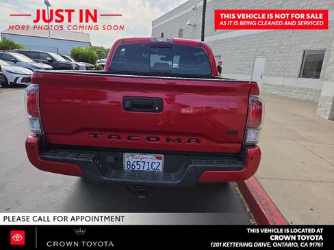 Used 2022 Toyota Tacoma TRD Off-Road w/ Technology Package AWD/4WD image 5