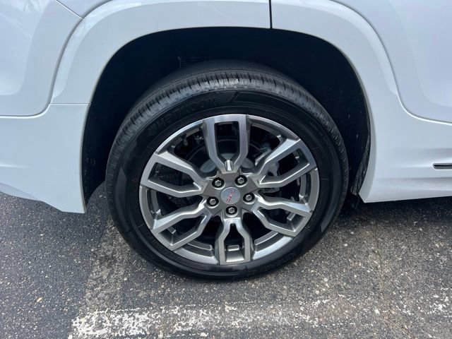 Used 2024 GMC Terrain Denali w/ Denali Premium Package AWD/4WD image 8