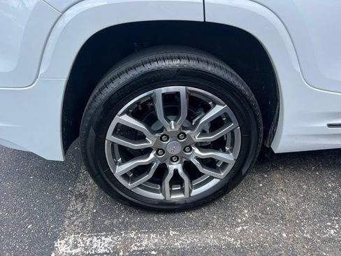 Used 2024 GMC Terrain Denali w/ Denali Premium Package AWD/4WD image 8