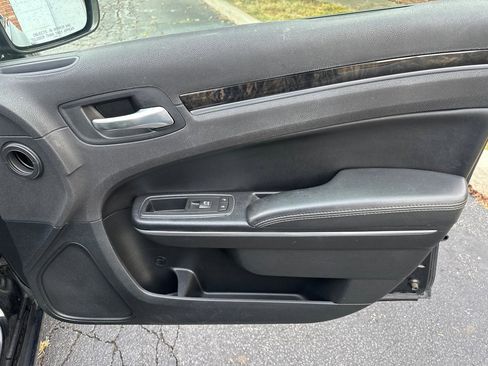 Used 2016 Chrysler 300 C image 11