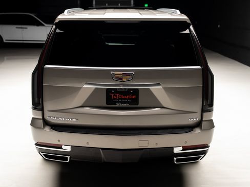 Used 2025 Cadillac Escalade ESV Premium Luxury Platinum AWD/4WD image 26