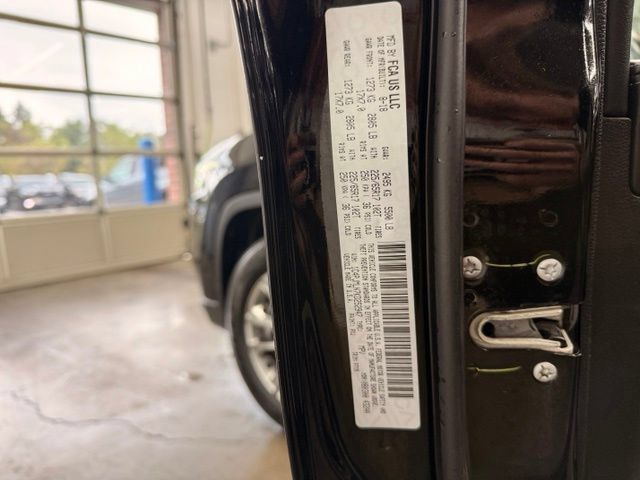 Used 2019 Jeep Cherokee Latitude Plus w/ Comfort/Convenience Group AWD/4WD image 10