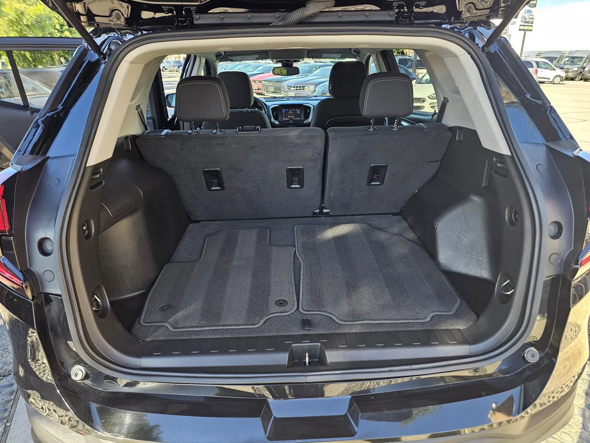 Used 2024 GMC Terrain SLE FWD image 26
