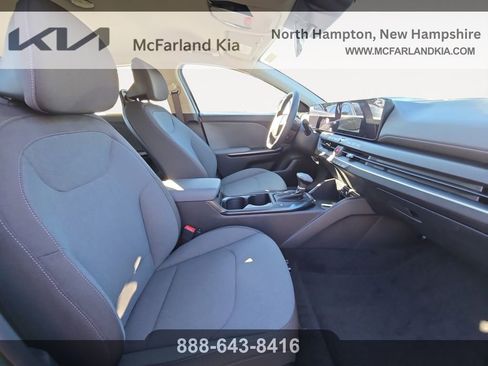 New 2025 Kia K4 LX image 16