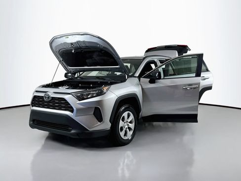 Used 2021 Toyota RAV4 LE AWD/4WD image 18