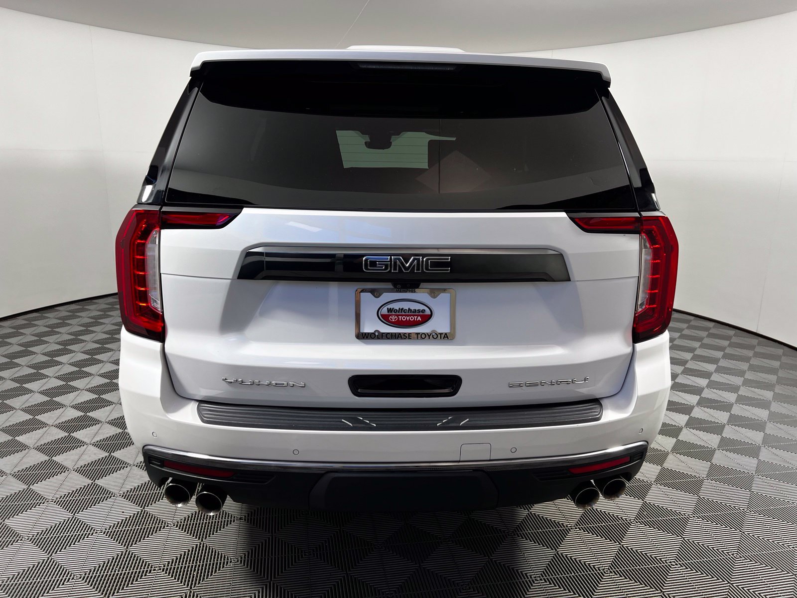 Used 2024 GMC Yukon Denali Ultimate AWD/4WD image 6
