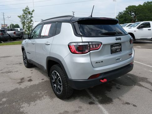 Used 2025 Jeep Compass Trailhawk AWD/4WD image 8