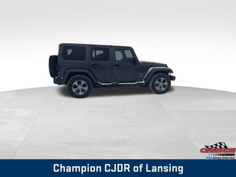 Used 2016 Jeep Wrangler Unlimited Sahara w/ Connectivity Group image 7