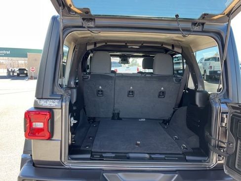 Used 2025 Jeep Wrangler Unlimited Rubicon AWD/4WD image 33