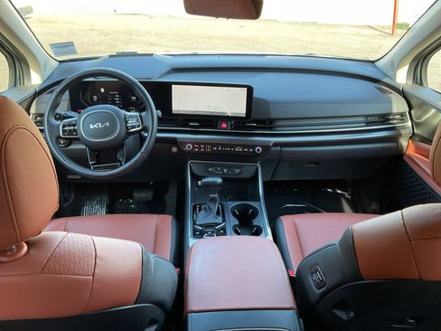 Used 2025 Kia Carnival SX Prestige image 18