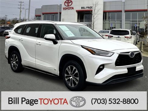 Certified 2022 Toyota Highlander XLE image 1
