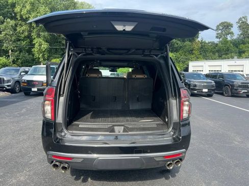 Used 2024 Chevrolet Suburban Premier AWD/4WD image 27