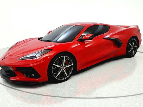 Used 2022 Chevrolet Corvette Stingray Preferred Cpe w/ Z51 Performance Package RWD image 3