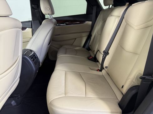 Used 2018 Cadillac XT5 Luxury w/ Driver Awareness Package image 15