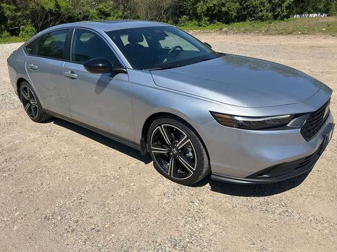 Used 2025 Honda Accord Sport image 3