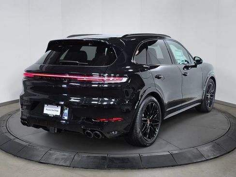 New 2026 Porsche Cayenne GTS AWD/4WD image 7