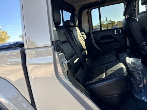 Used 2020 Jeep Gladiator Overland image 25