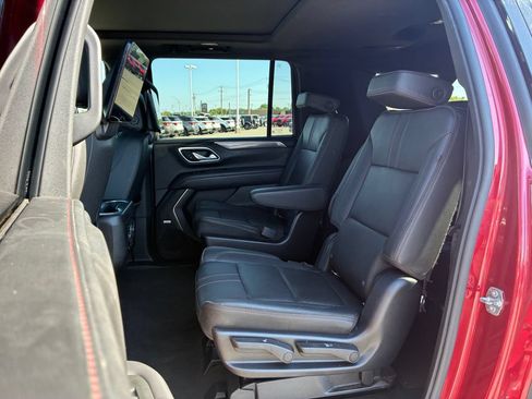 Used 2022 Chevrolet Suburban RST w/ Luxury Package AWD/4WD image 12