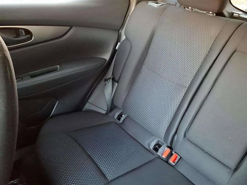 Used 2021 Nissan Rogue Sport S image 16